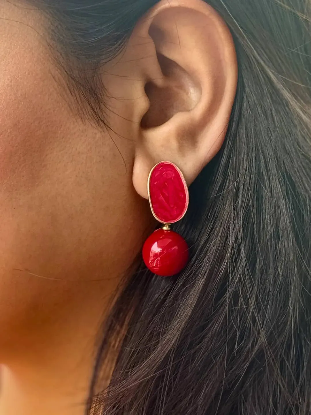 Konkona Sen Sharma In Pearl Drop Earrings