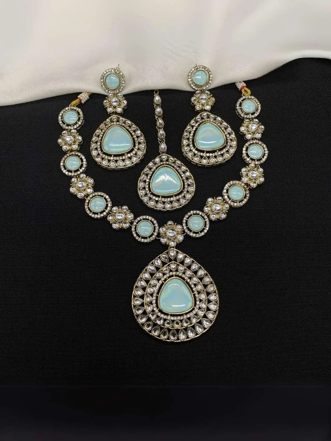 Kundan Design Stone-Studded Necklace