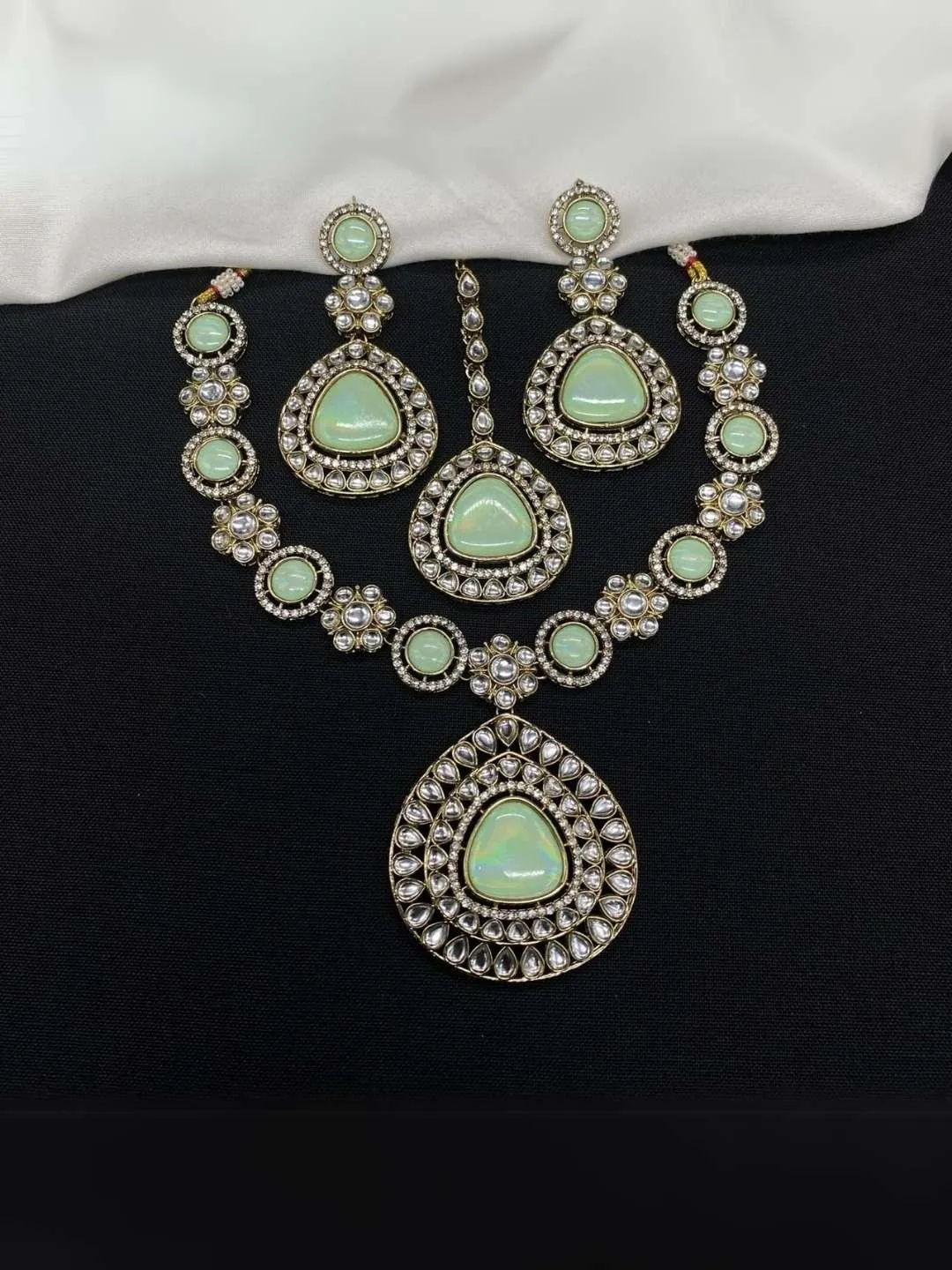 Kundan Design Stone-Studded Necklace