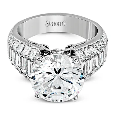 Round-cut Simon-set Engagement Ring in 18k Gold with Diamonds