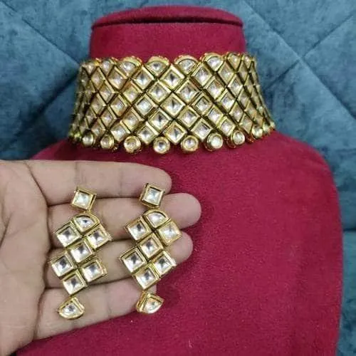 Sleek Kundan Choker Necklace Set